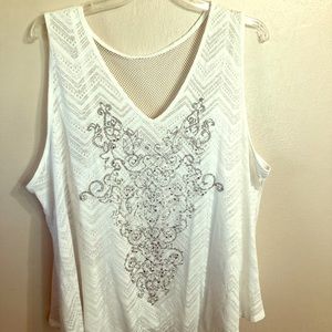 White women’s size 3X tank